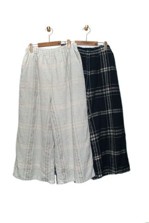 9108-AN_先染チェック フレアーパンツ_￥29,700(税込)